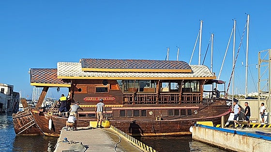 Mammoth rescue operation to save old Thai boat sinking in Benalmádena marina