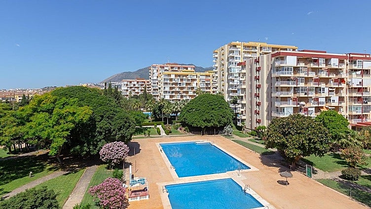 Owners of 1,750 flats on the brink of losing their swimming pools and parking areas in Benalmádena