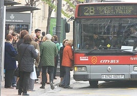 An EMT bus, Line 28, in Valencia.