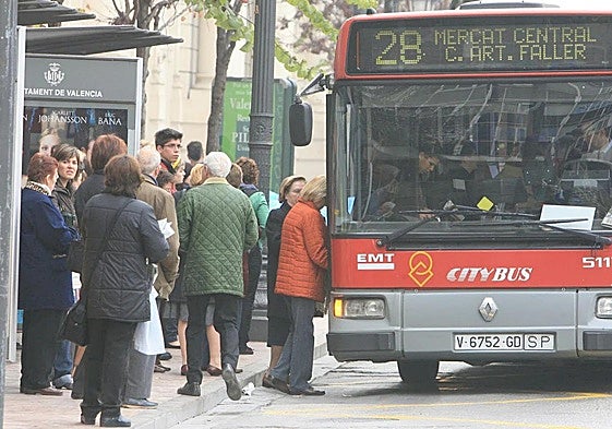 An EMT bus, Line 28, in Valencia.