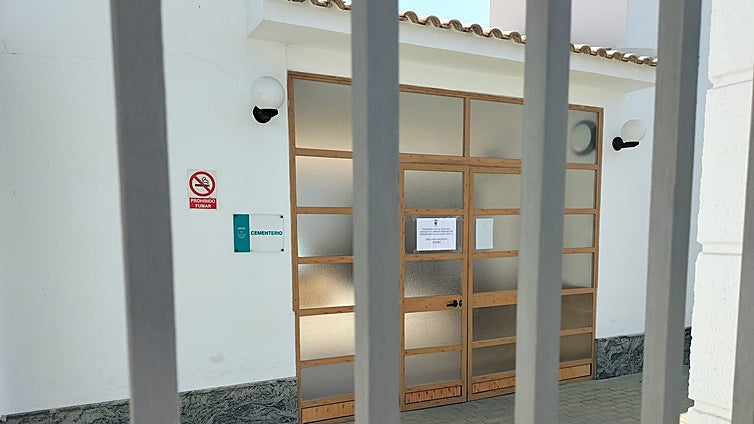 Part of Torremolinos cemetery closed due to fumes emanating from a corpse