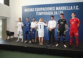 The mayor, Ángeles Muñoz, attended the presentation of the new Marbella FC kit.