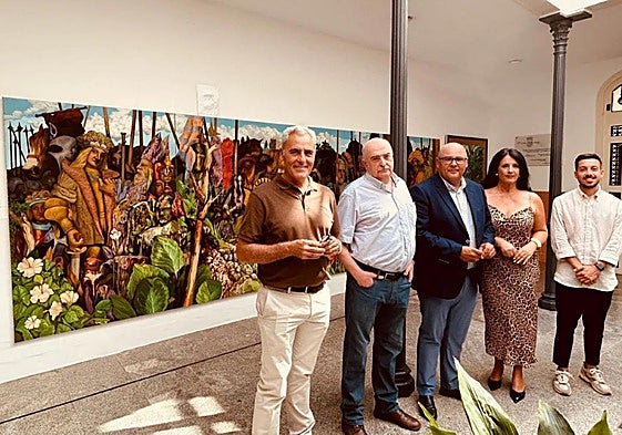 The artist (2l) with the mayor (3l) and councillors in the CAC.