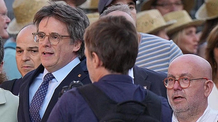 The Puigdemont escape reports: the former Catalan president fled in a white car driven by a woman