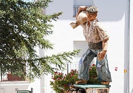 One of the figures, El castañero (chestnut-seller).