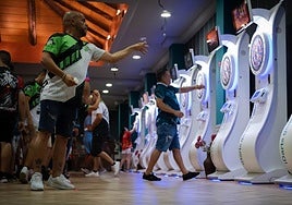 Darts players during the Pizarra club's third tournament.