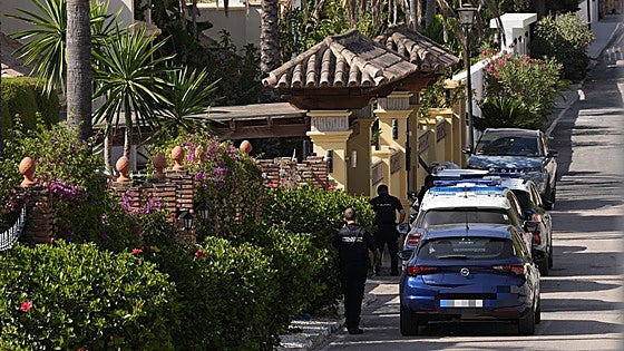 Man dies after being shot in back during clandestine party at 'squatted' luxury villa in Estepona