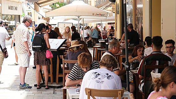 This is the record-breaking amount that the average tourist visiting Andalucía spends per day