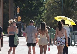 As Costa del Sol swelters under a yellow weather alert for high temperatures, thunderstorms and showers are forecast in north of Spain
