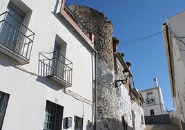 This house, on Calle Calzada, once formed part of the castle.