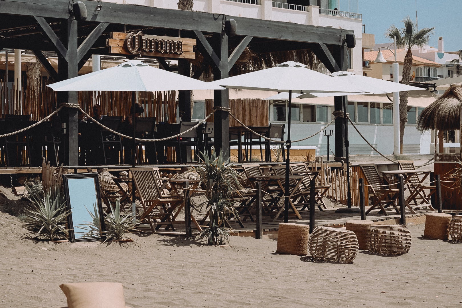 Zorro Callao has a spacious terrace offering sea views, adjacent to its beach bar.