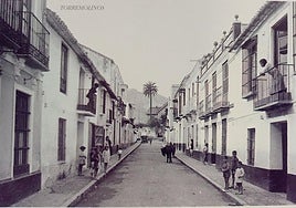 Postcard of Calle San Miguel in the 1940s.