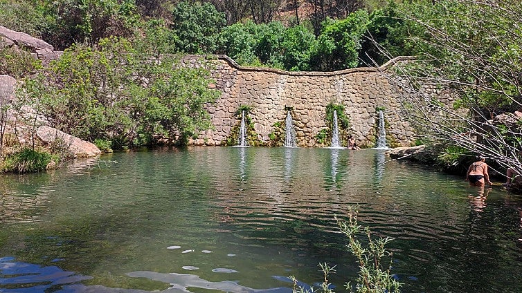 La Presa del Dique, the natural pool in the Turón river that's well worth the hike