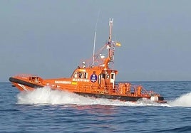Four crew members rescued after fishing boat sinks five nautical miles off Costa del Sol