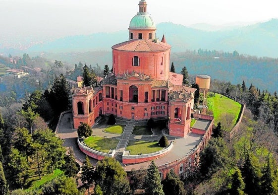 World Heritage: The Sanctuary of the Madonna of San Luca is a pilgrimage site.