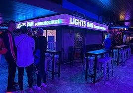 The terrace of the Lights Bar, in the heart of La Nogalera in Torremolinos