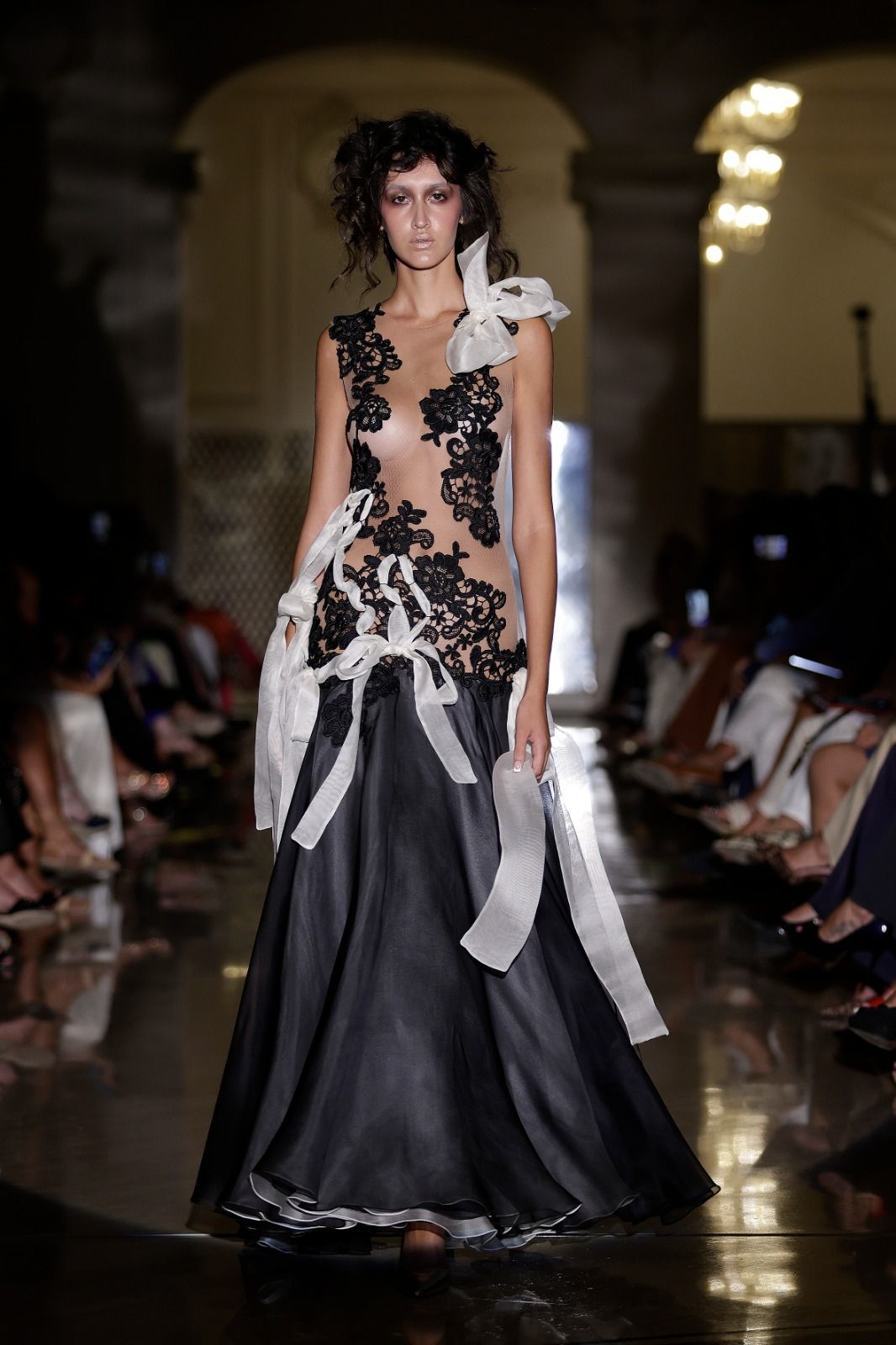 Victorio &amp; Lucchino avant-garde classic fashion on the catwalk - in pictures