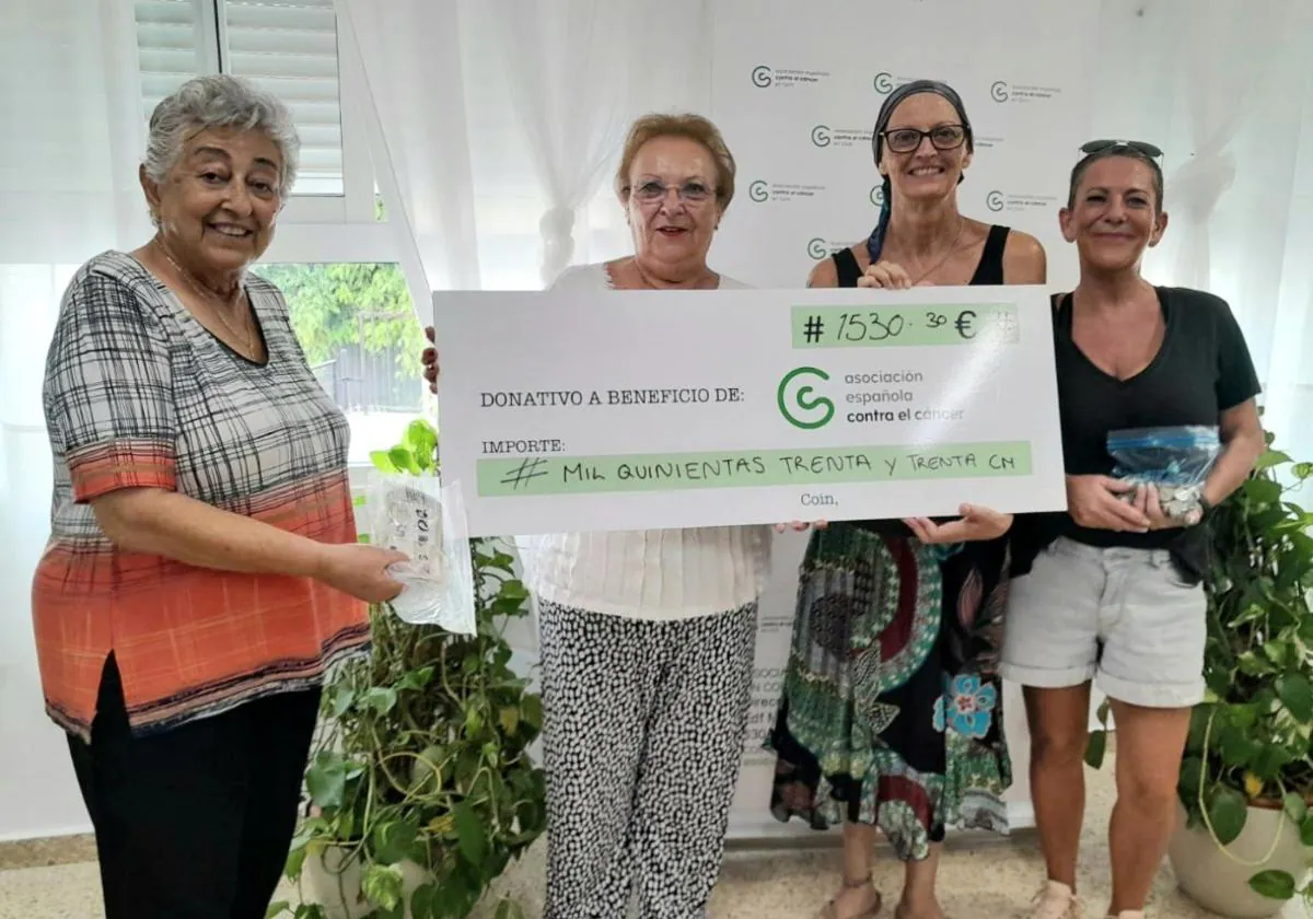 María and Lola of AECC Coín branch with Karen and Lisa.