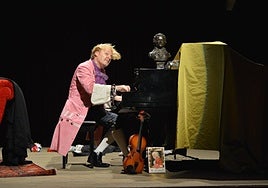 Damian Whiteley performing in the one-man show Mozart & Me.
