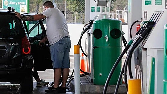 Fuel prices in Spain fall again to new annual lows