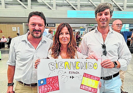 Rotarians Federico Vallés and Alberto García, with Cristina Lima, foster mother, waiting at Malaga Airport.