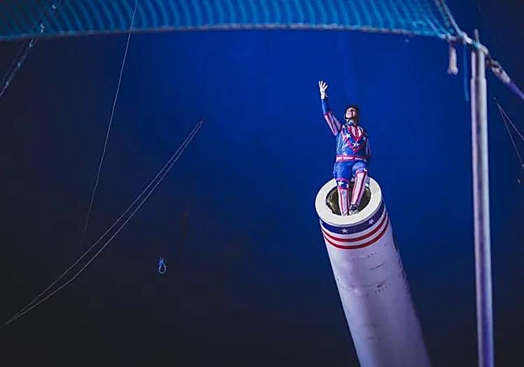 The Spanish human cannonball on the eight-metre tube .