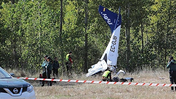 Foreign student dies and flying instructor seriously injured after light aircraft crashes in Spain