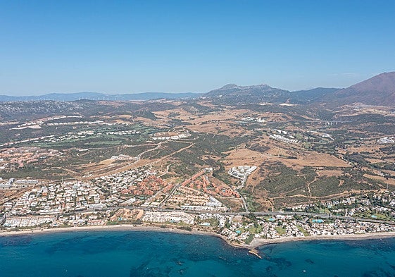 The land is located in the area known as Buenas Noches in Estepona.