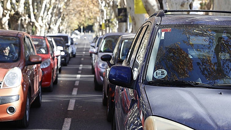 When will the low emission zones for vehicles start operating in Malaga city and the larger towns on the Costa del Sol?