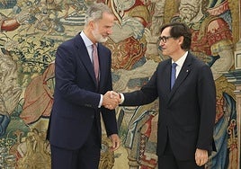 Salvador Illa (r) meeting King Felipe.