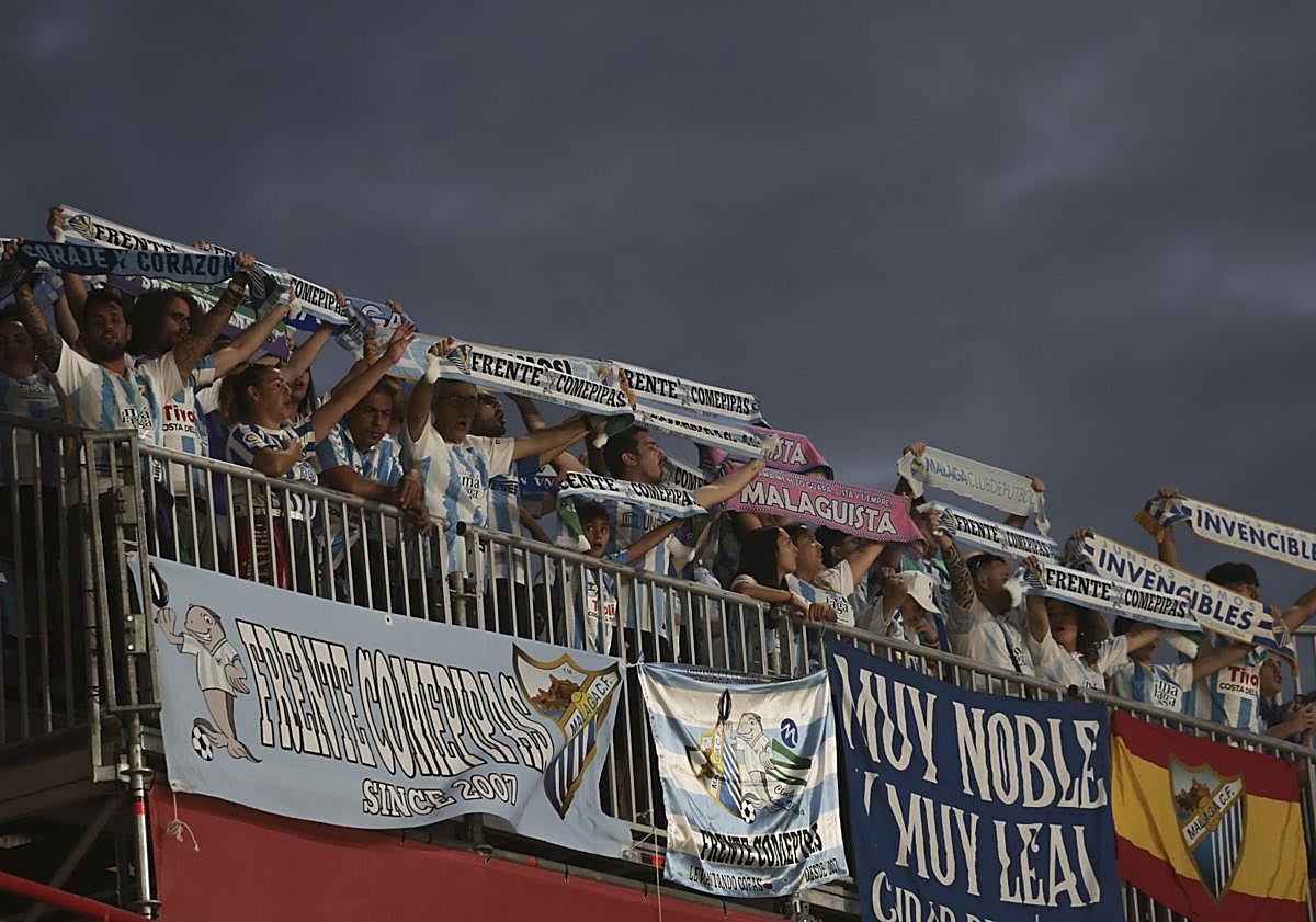 Imagen principal - Herrero the penalty-saving hero as Malaga CF secure dramatic last-minute derby draw