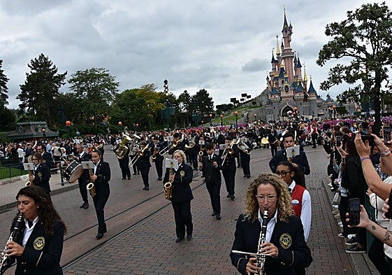 Alhaurín de la Torre municipal band at the parade.