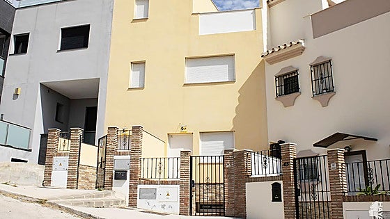 Santander lists properties for sale throughout Spain with discounts of up to 60%