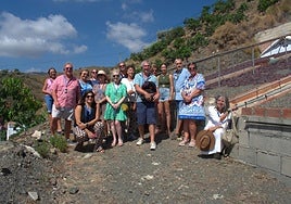 The group of English-speakers at the Palma family’s home near Almáchar, with raisins drying in the background.