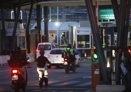 Workers crossing the border from La Linea into Gibraltar.