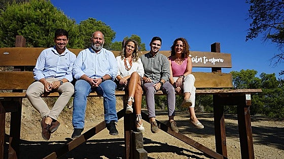Guadalhorce valley town goes up in the world with giant bench at iconic viewpoint