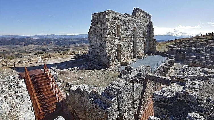 Experts call for more investment in 'unknown' Acinipo archaeological site near Ronda