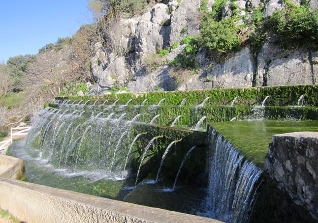 The Fuente de los Cien Caños, on the other side of the San Jorge mountain range, is popularly and considered the source of the river.