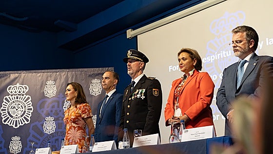 National Police officers awarded medals during ceremony on the Costa