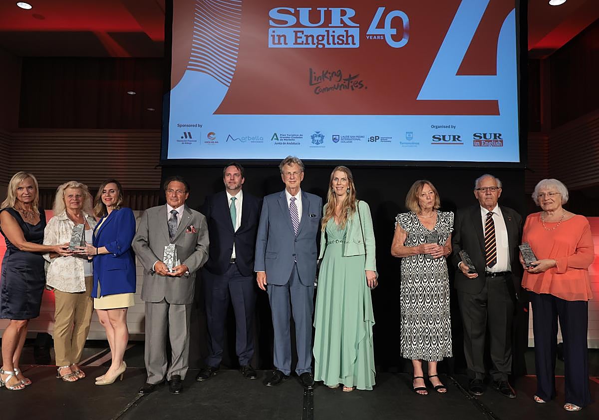 Imagen principal - SUR in English gala celebrates four decades of linking communities