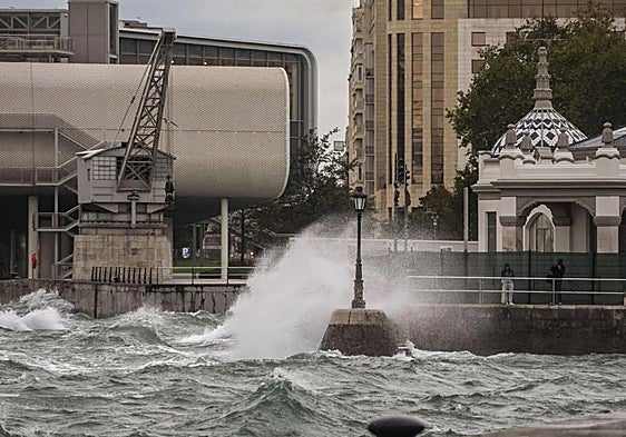 Storm Kirk batters Spain and forces more than 60 flights to be cancelled or diverted