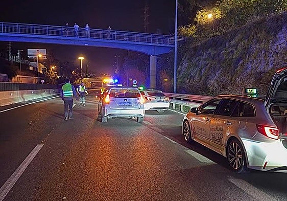 Hero taxi drivers stop traffic on Costa del Sol motorway to prevent woman who fell from bridge from being run over