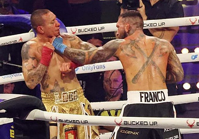 The Argentinian lands a punch on Soto's face.