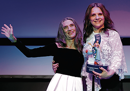 Angela Molina presents the Honorary Award of the French Film Festival to Juliette Binoche