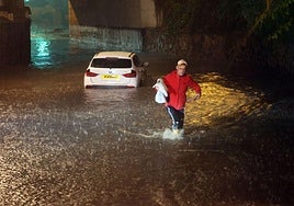 State of the roads near the A-7 motorway in Puerto Banús at midnight.