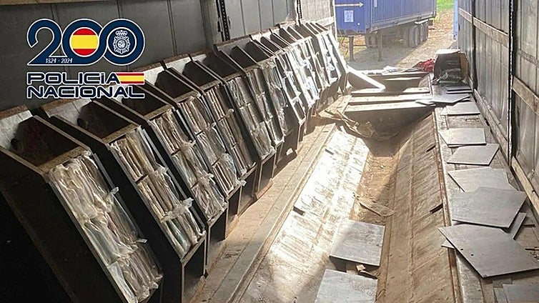 Two arrested in Malaga after 420 kilos of cocaine concealed in a lorry seized