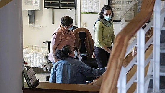 Spanish health authorities fail to agree on document that recommends face masks if flu and Covid cases soar