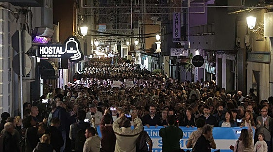 Thousands protest in Spanish town demanding action amid Brexit uncertainty
