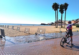 A participant in the triathlon in San Jose, Almeria.