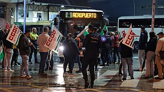 Long queues of passengers at bus stops in Malaga today as drivers start first of series of strike action